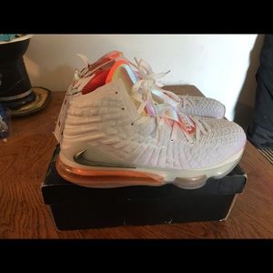 LeBron 17 Future Air
